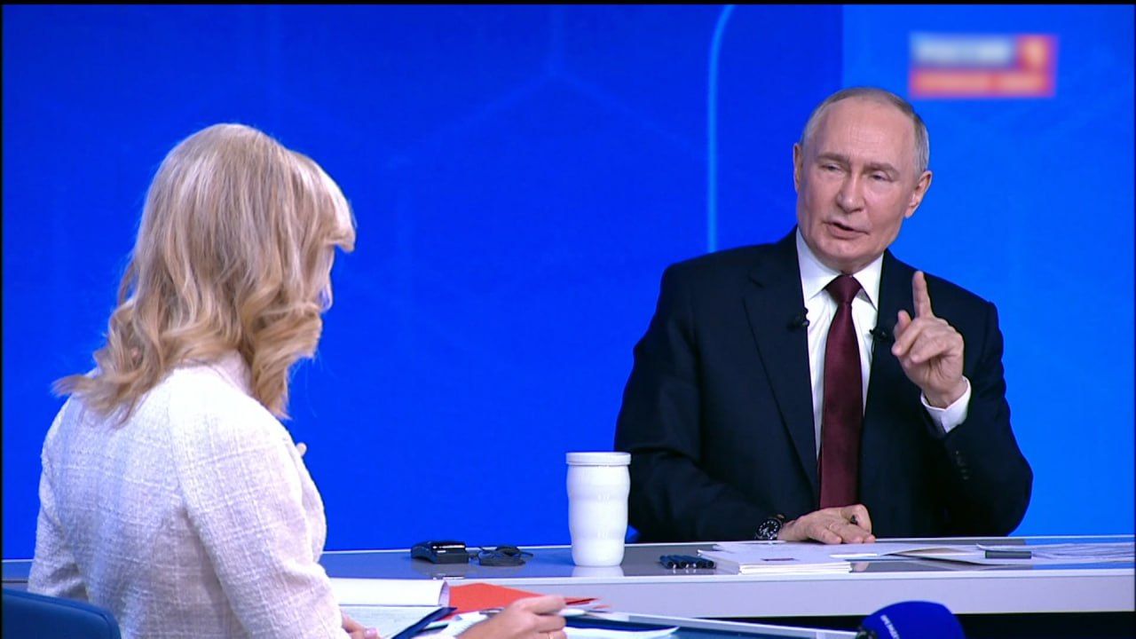 Самые острые темы и около 80 вопросов от российских и зарубежных журналистов Самые острые темы и около 80 вопросов от российских и зарубежных журналистов