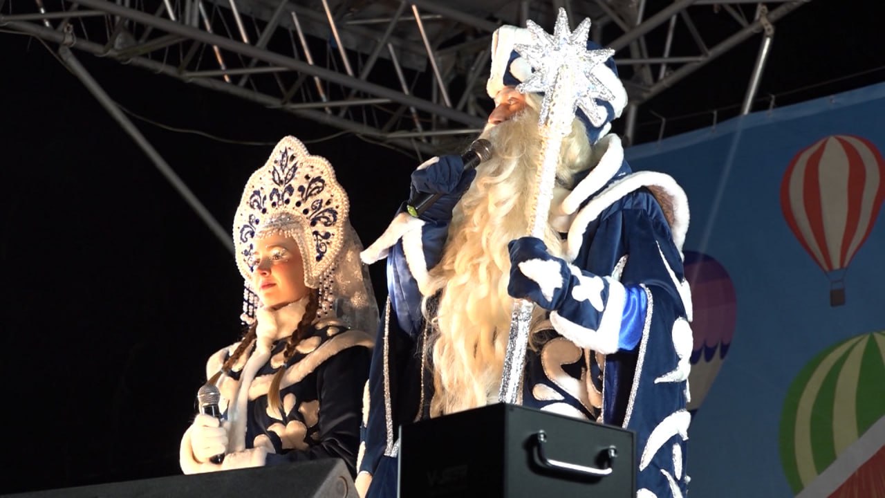 Снега нет, но настроение в южной столице региона новогоднее Снега нет, но настроение в южной столице региона новогоднее