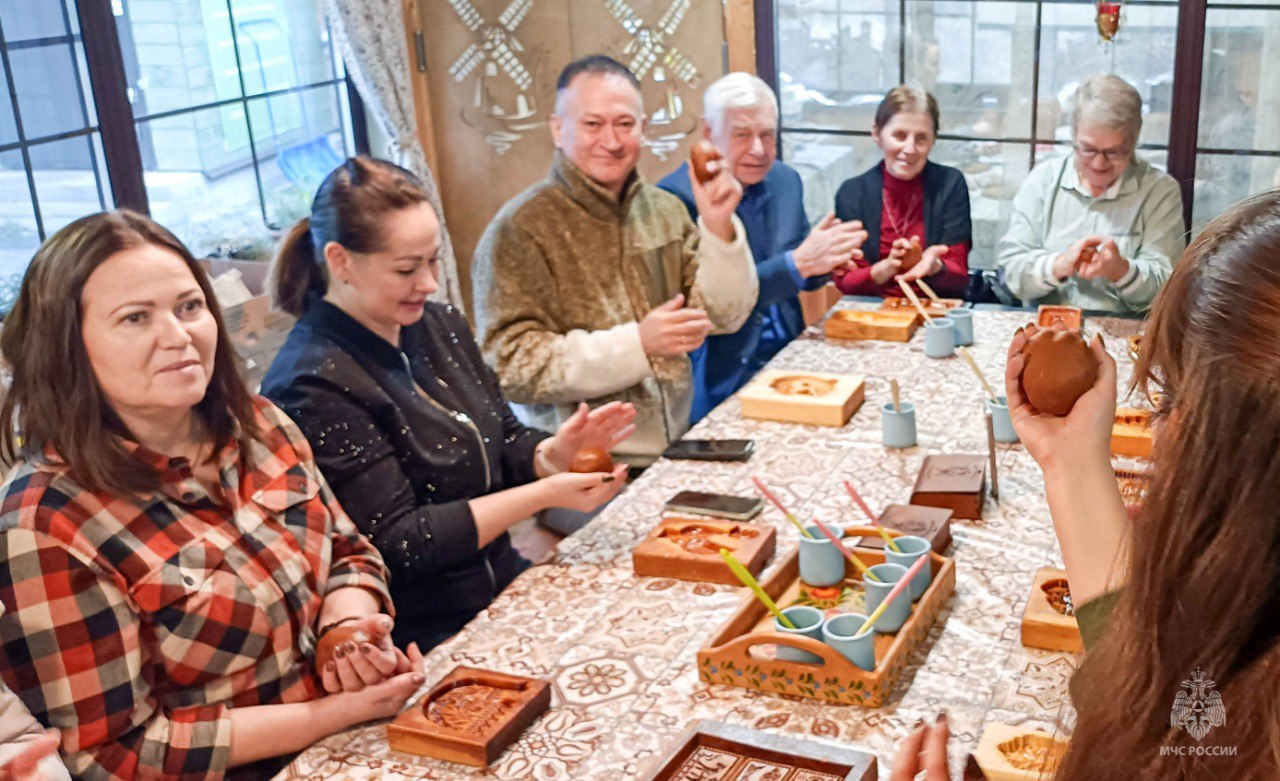 Ветераны и сотрудники псковского ведомства МЧС России посетили Изборск Ветераны и сотрудники псковского ведомства МЧС России посетили Изборск