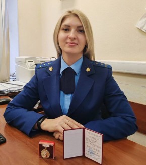 Помощник прокурора Псковского района признана Почётным донором России