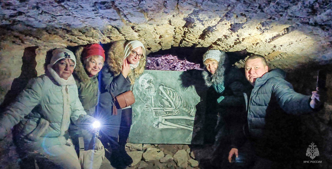 Ветераны и сотрудники псковского ведомства МЧС России посетили Изборск Ветераны и сотрудники псковского ведомства МЧС России посетили Изборск