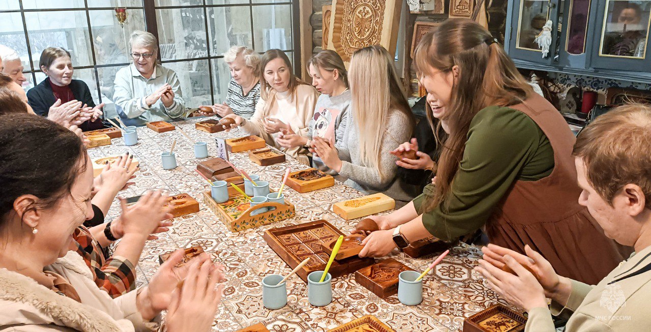 Ветераны и сотрудники псковского ведомства МЧС России посетили Изборск Ветераны и сотрудники псковского ведомства МЧС России посетили Изборск
