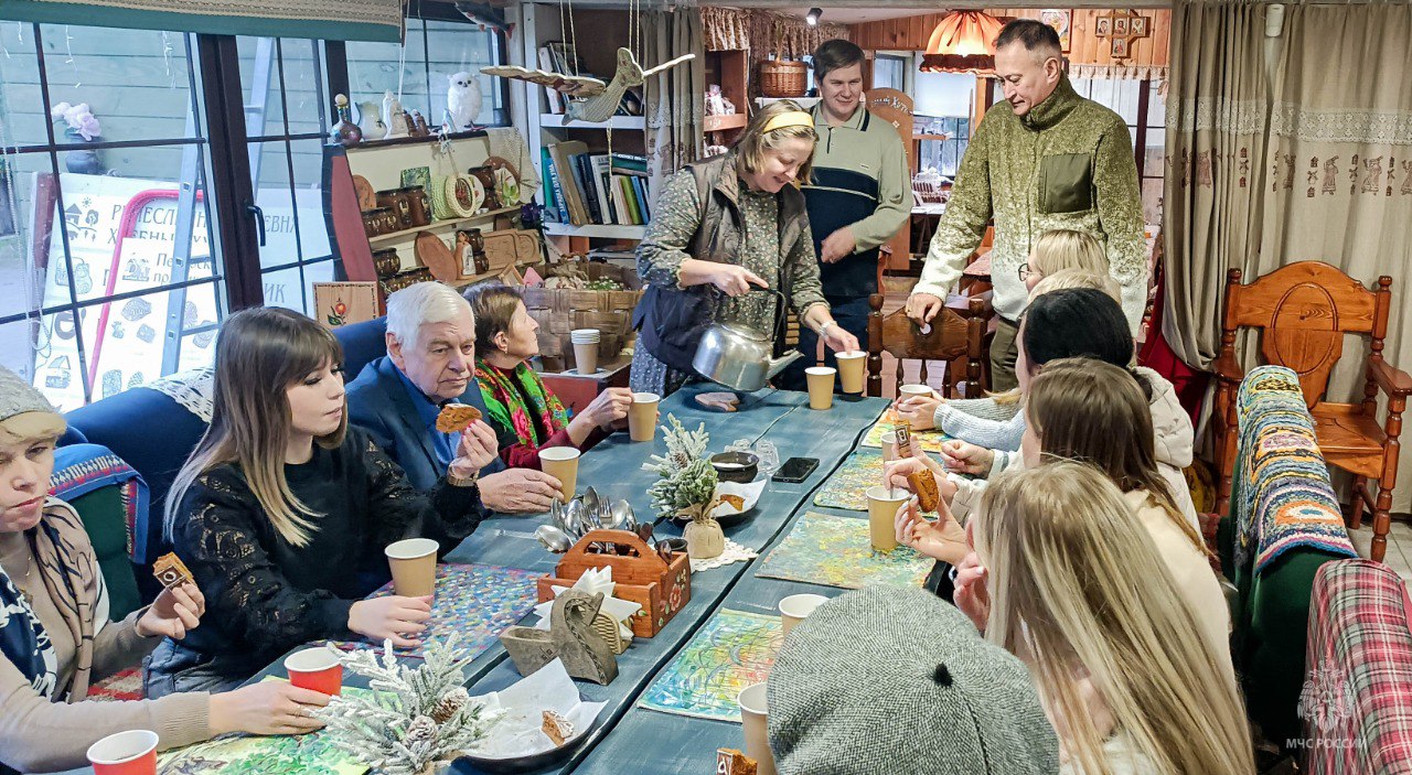 Ветераны и сотрудники псковского ведомства МЧС России посетили Изборск Ветераны и сотрудники псковского ведомства МЧС России посетили Изборск