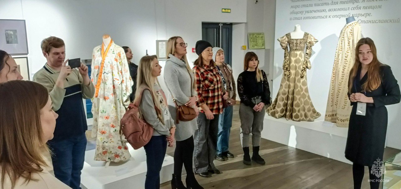 Ветераны и сотрудники псковского ведомства МЧС России посетили Изборск Ветераны и сотрудники псковского ведомства МЧС России посетили Изборск