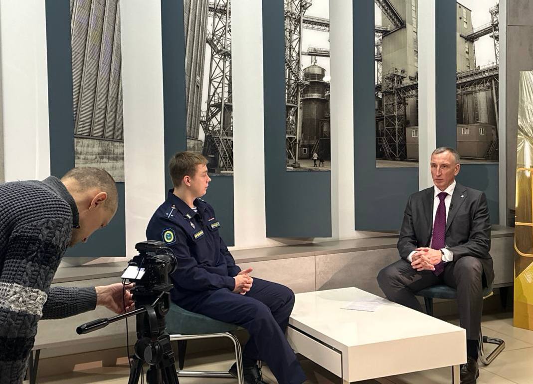 Дорогие друзья! В ближайшие дни в эфир выйдет программа «Ваш депутат», в которой мы с Иваном Павловым обсудили самые важные и актуальные темы уходящего года