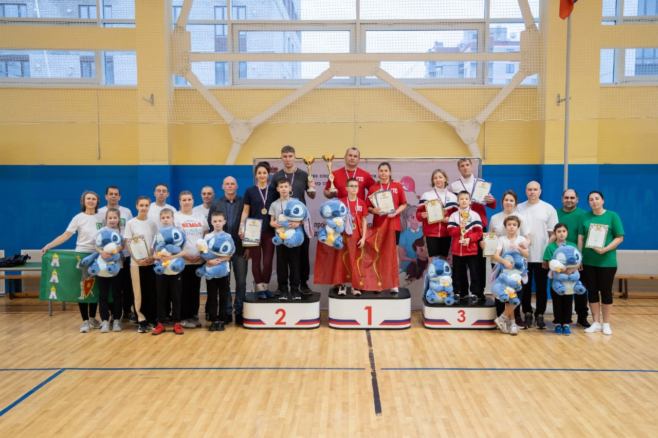 Семьи из Великих Лук, Пскова и Порхова стали победителями региональных спортивных соревнований "Всей семьей"