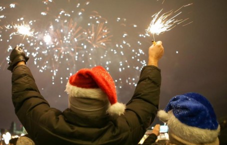 1 Власти Псковской области уточнили временной промежуток, в который жителям региона разрешат самостоятельно запускать фейерверки