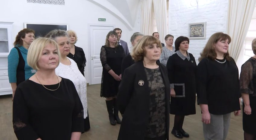 15 медицинским специалистам Псковской области губернатор Михаил Ведерников вручил почетные грамоты Министерства здравоохранения России