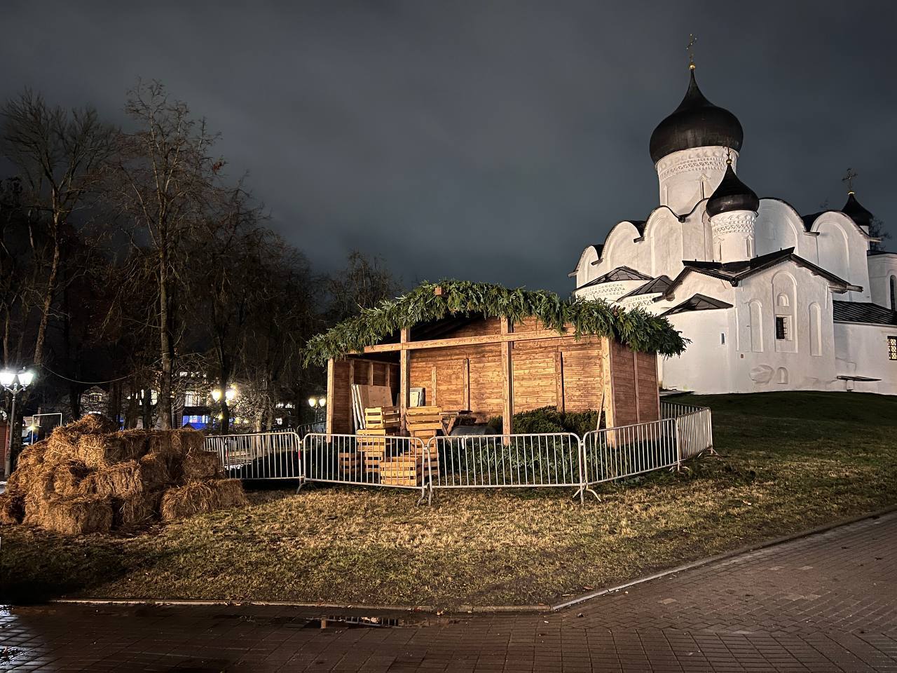 Елкин Борис: В Пскове продолжает зажигаться все больше праздничных огней! Елкин Борис: В Пскове продолжает зажигаться все больше праздничных огней!