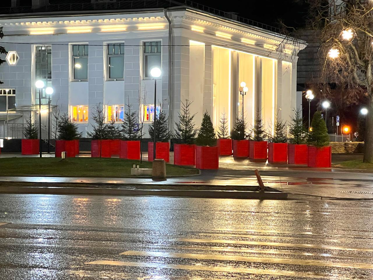 Елкин Борис: В Пскове продолжает зажигаться все больше праздничных огней! Елкин Борис: В Пскове продолжает зажигаться все больше праздничных огней!