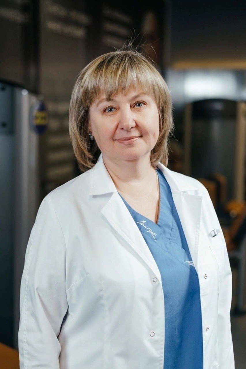 Когда приходит зимняя погода, а вместе с ней гололёд и наледи, проблема падений, вывихов, переломов и гематом становится особенно актуальной