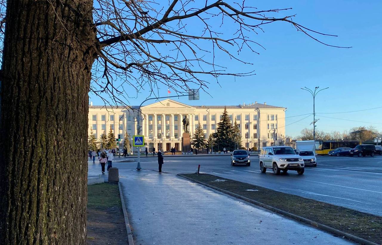 Елкин Борис: Каждый день мы пересекаем площадь Ленина Елкин Борис: Каждый день мы пересекаем площадь Ленина