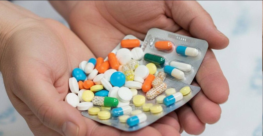 Председатель Госдумы Вячеслав Володин в своем канале в "Макс" сообщил, что в парламенте приступили к рассмотрению законопроекта о создании передвижных аптечных пунктов