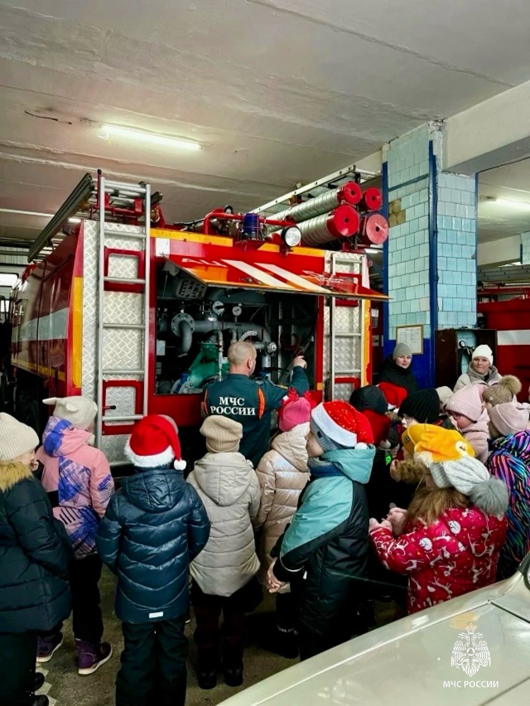 Школьники в гостях у великолукских пожарных Школьники в гостях у великолукских пожарных
