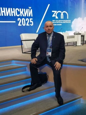 Педагог Социально-математического лицея №21 принял участие в Екатерининском форуме в Москве