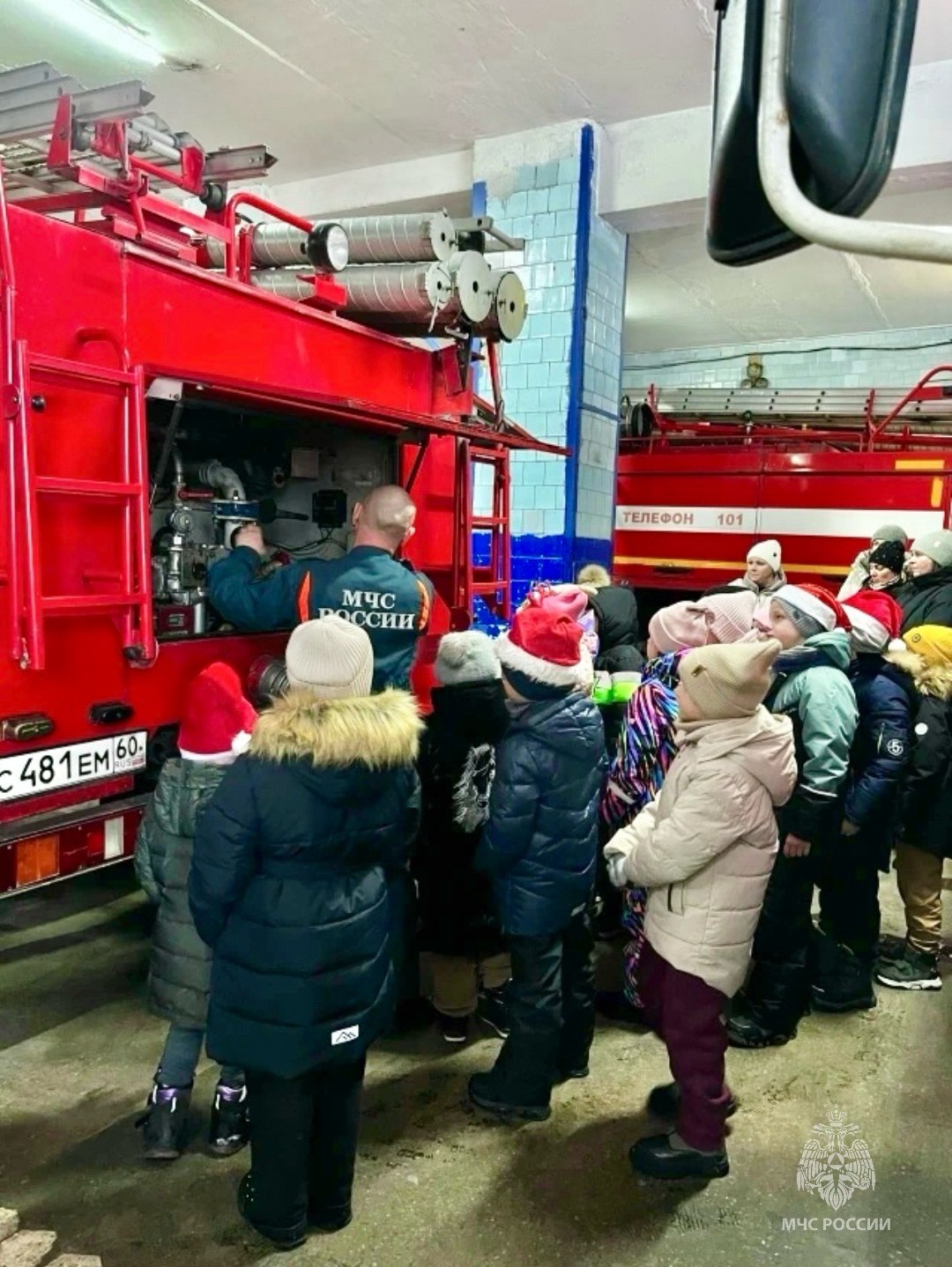 Школьники в гостях у великолукских пожарных Школьники в гостях у великолукских пожарных