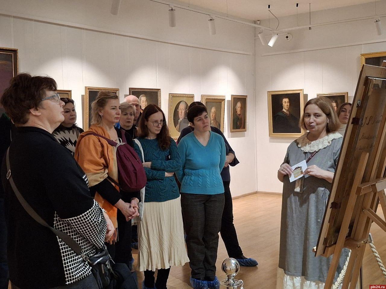 Экскурсия «Лица времени» прошла в Псковском музее
