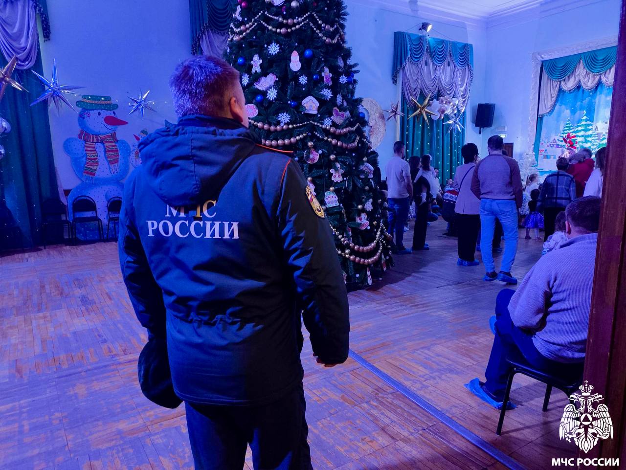 Сотрудниками госпожнадзора организовано дежурство в местах проведения новогодних мероприятий Сотрудниками госпожнадзора организовано дежурство в местах проведения новогодних мероприятий