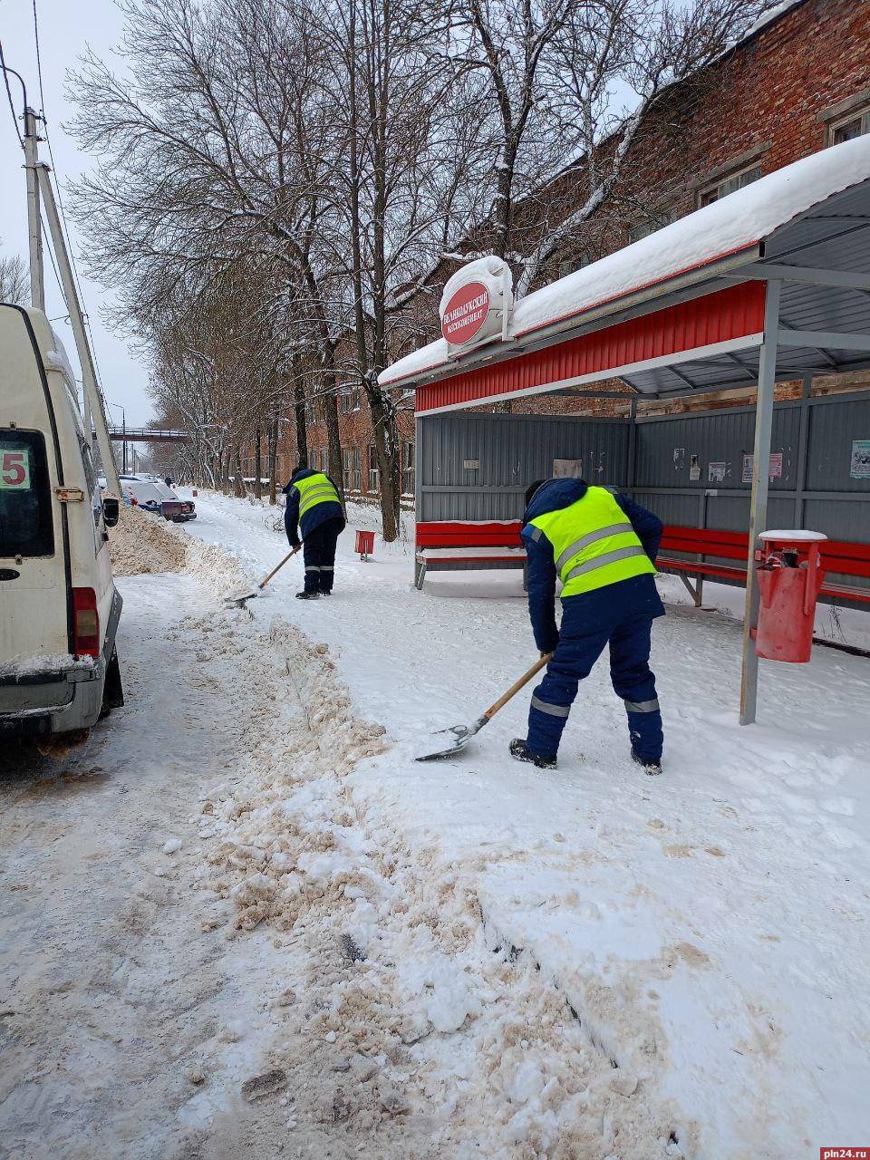 Коммунальные службы Великих Лук работают в усиленном режиме из-за погодных условий Коммунальные службы Великих Лук работают в усиленном режиме из-за погодных условий