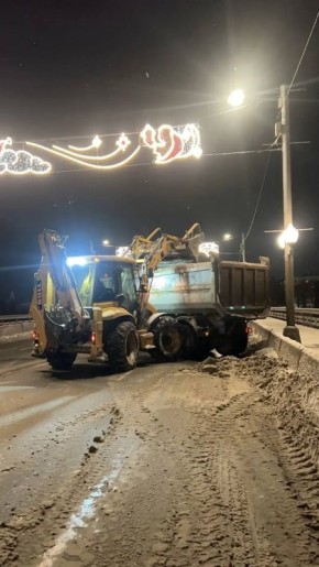 Елкин Борис: Продолжаем уборку снега на улицах города с последующим его вывозом