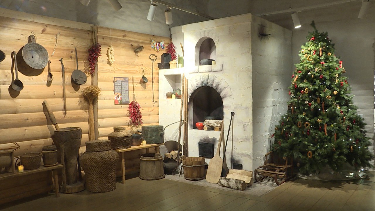 Как заморский купец учил русскую купчиху елку украшать Как заморский купец учил русскую купчиху елку украшать