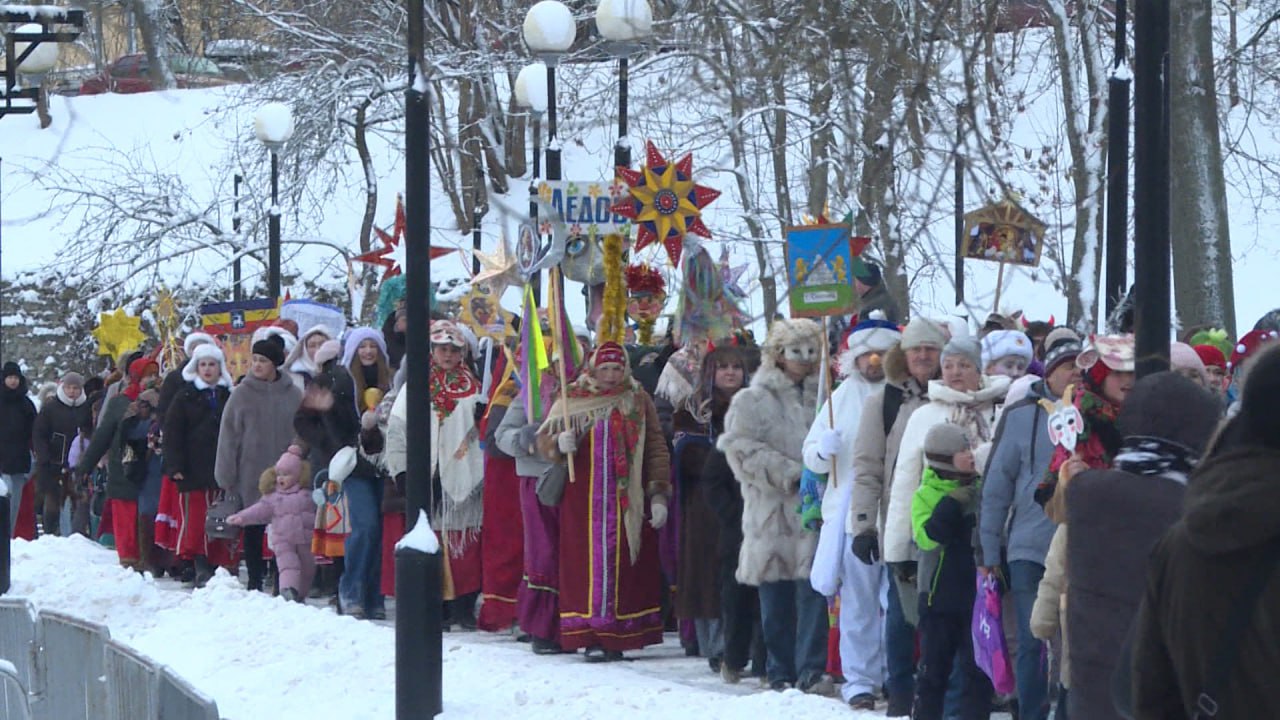 Массовыми народными гуляниями отметили сегодня Рождество Христово в Пскове Массовыми народными гуляниями отметили сегодня Рождество Христово в Пскове