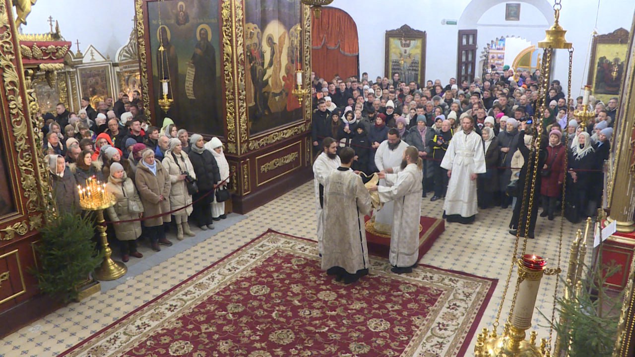 Православные верующие сегодня отмечают Рождество Христово Православные верующие сегодня отмечают Рождество Христово