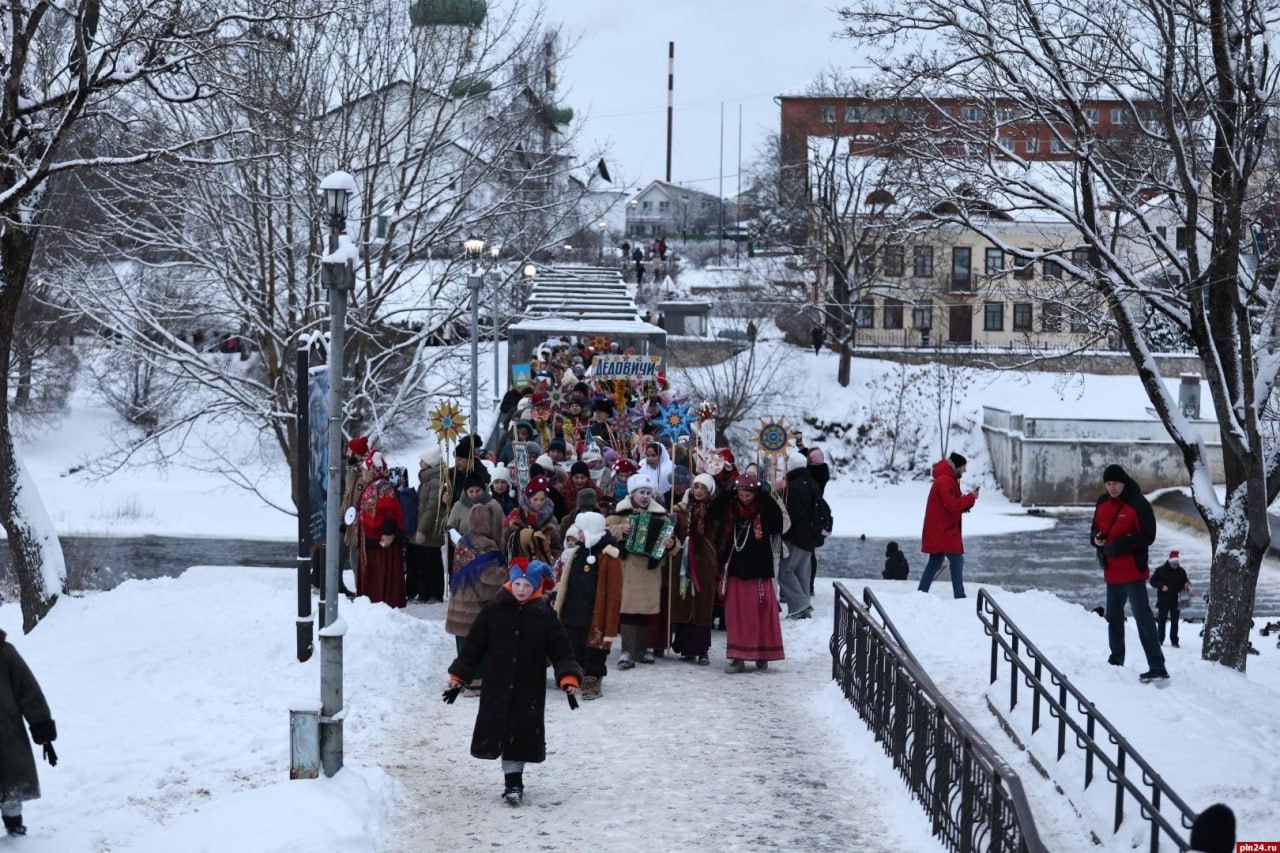 Рождественское шествие проходит в Пскове Рождественское шествие проходит в Пскове