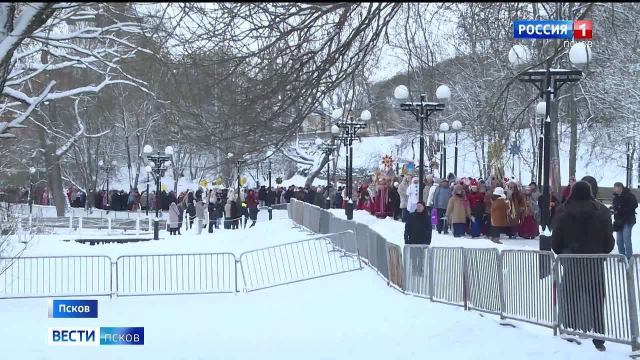Массовыми народными гуляниями отметили сегодня Рождество Христово в Пскове