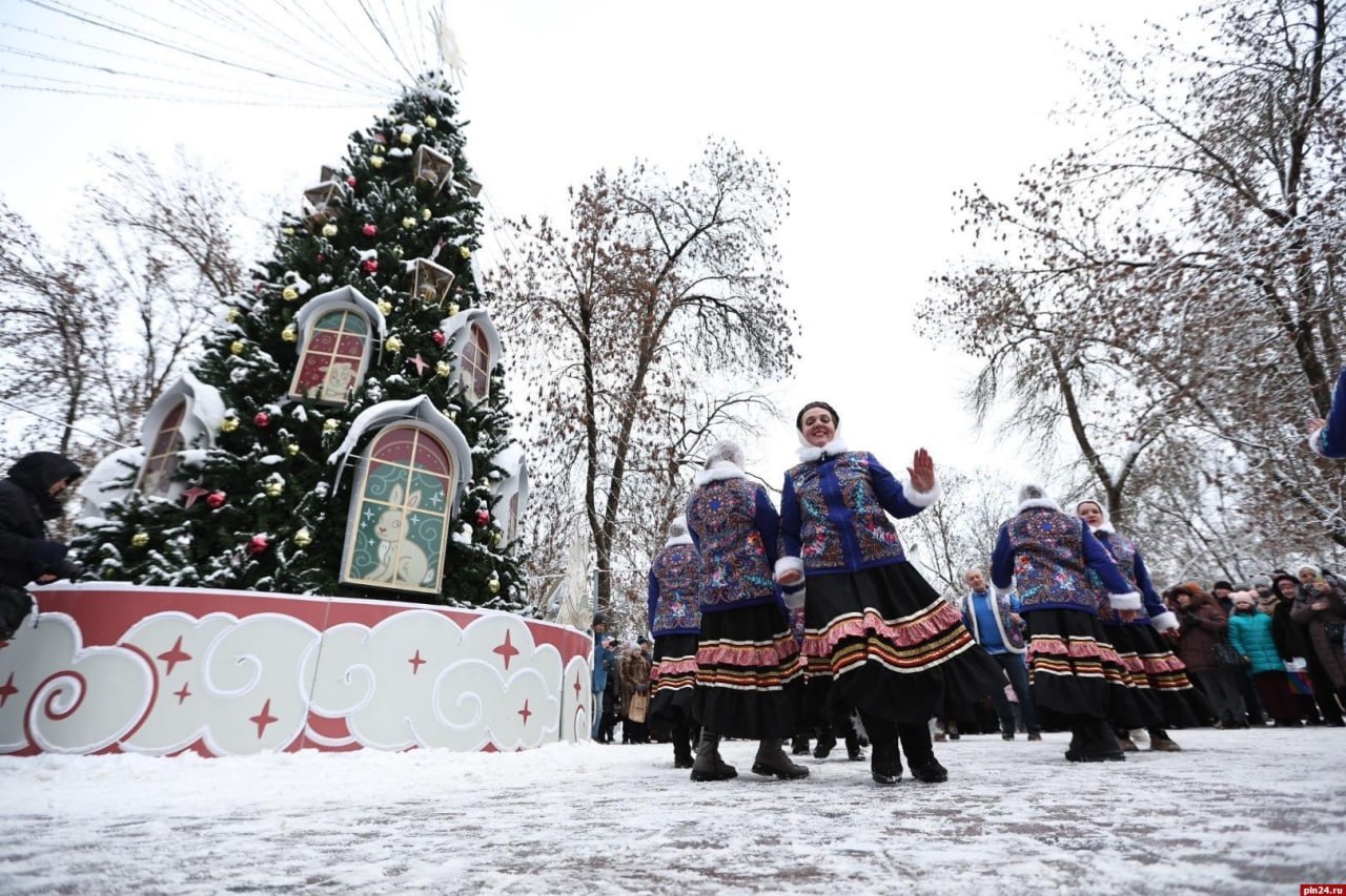 Рождественские вертепы в Пскове стали стартом праздничных гуляний Рождественские вертепы в Пскове стали стартом праздничных гуляний