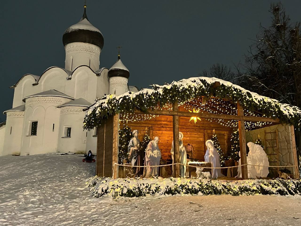 Елкин Борис: От всего сердца поздравляю псковичей с Рождеством Христовым! Этот светлый праздник несёт в каждый дом тепло, надежду и веру в чудо