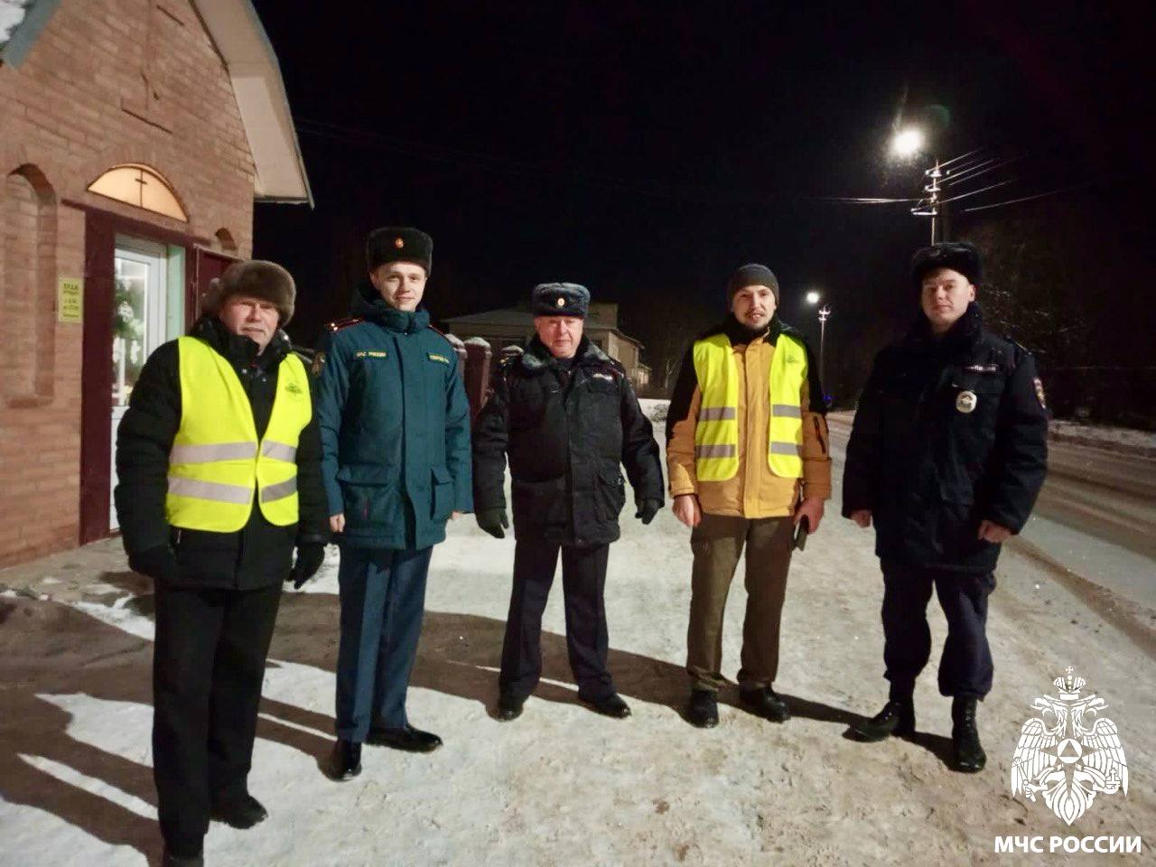 Рождество под защитой. В ночь Рождества Христова тысячи верующих отправились в храмы на торжественные службы Рождество под защитой. В ночь Рождества Христова тысячи верующих отправились в храмы на торжественные службы