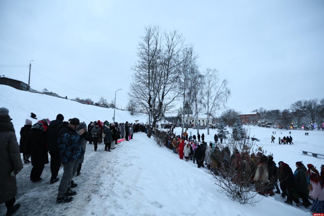 Рождественское шествие проходит в Пскове Рождественское шествие проходит в Пскове