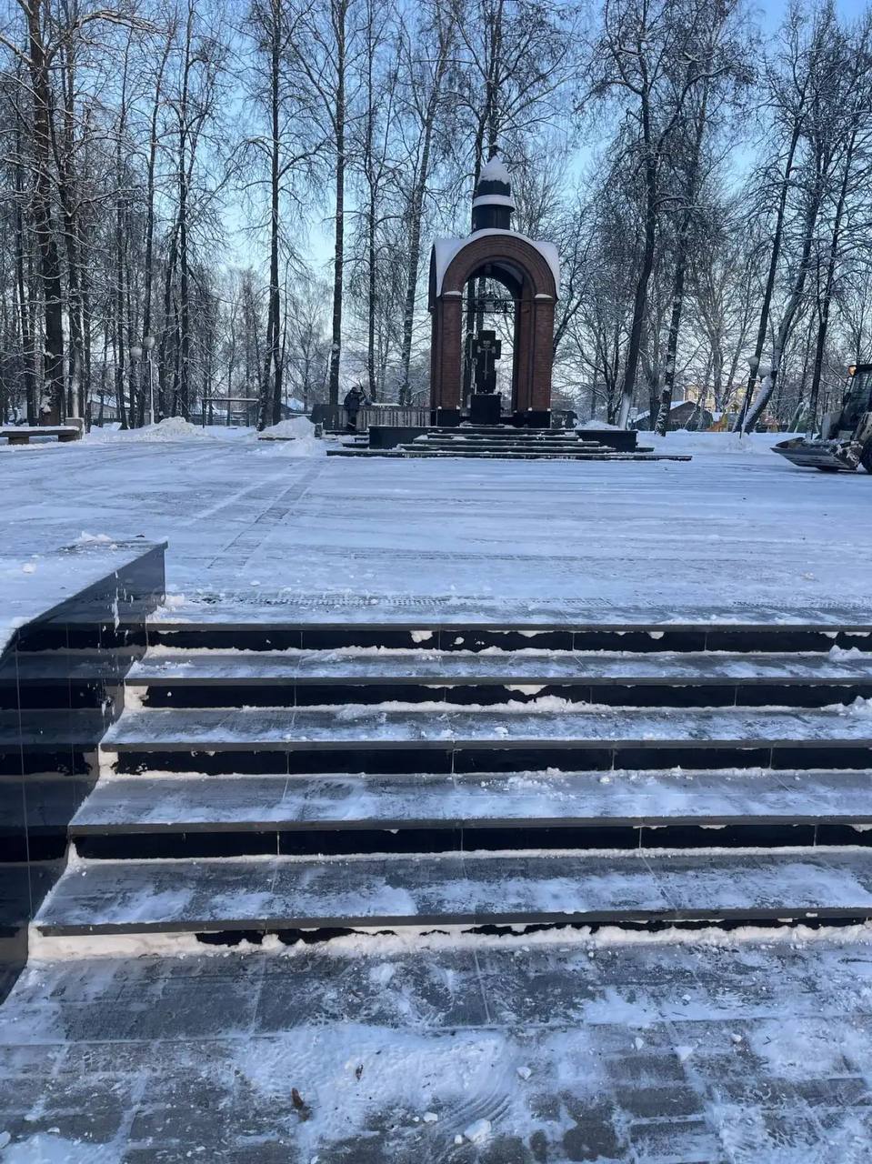 Елкин Борис: Пока одна техника чистит дороги, другая работает в скверах и парках