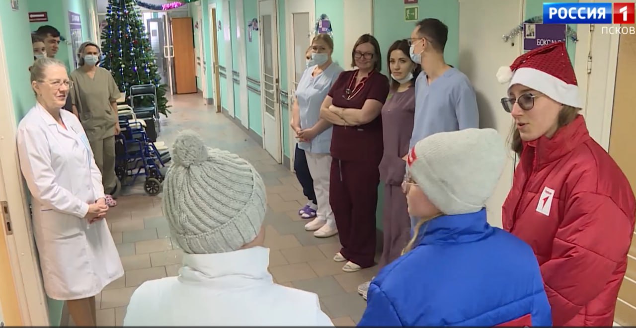 Активисты "Движения Первых" поздравили сотрудников служб, которые работают в праздники Активисты "Движения Первых" поздравили сотрудников служб, которые работают в праздники