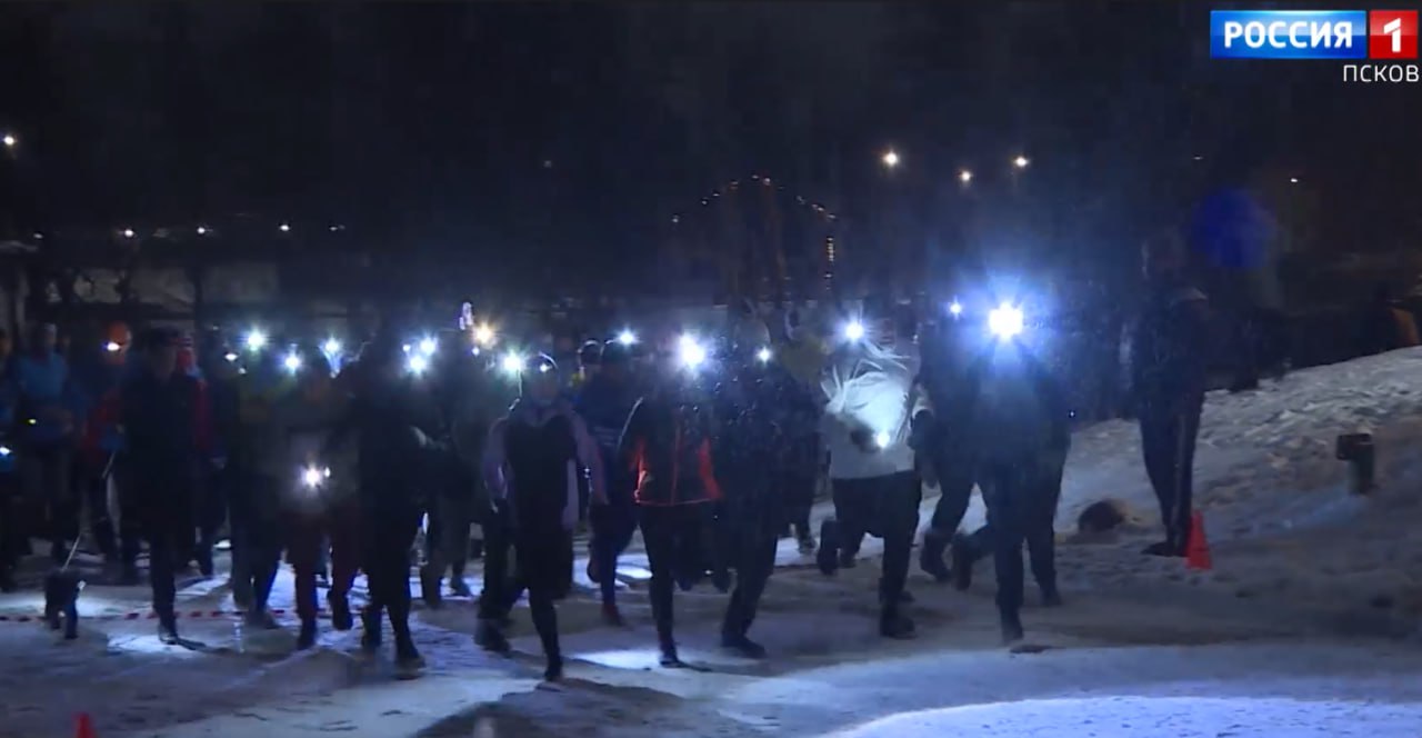 В Пскове прошел ночной Рождественский пробег В Пскове прошел ночной Рождественский пробег