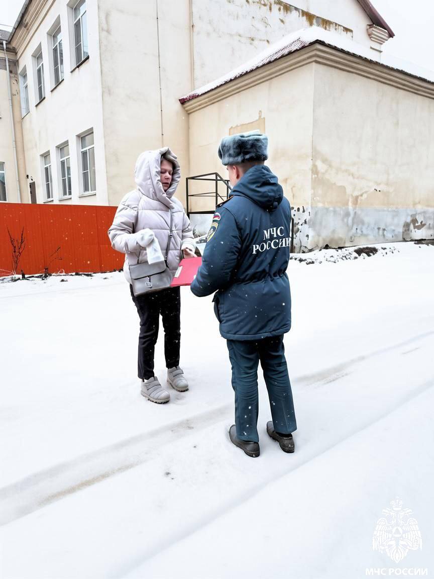 #Профилактика. Сотрудники Главного управления МЧС России по Псковской области продолжают осуществлять профилактические рейды, направленные на предупреждение пожаров и гибели на них людей #Профилактика. Сотрудники Главного управления МЧС России по Псковской области продолжают осуществлять профилактические рейды, направленные на предупреждение пожаров и гибели на них людей