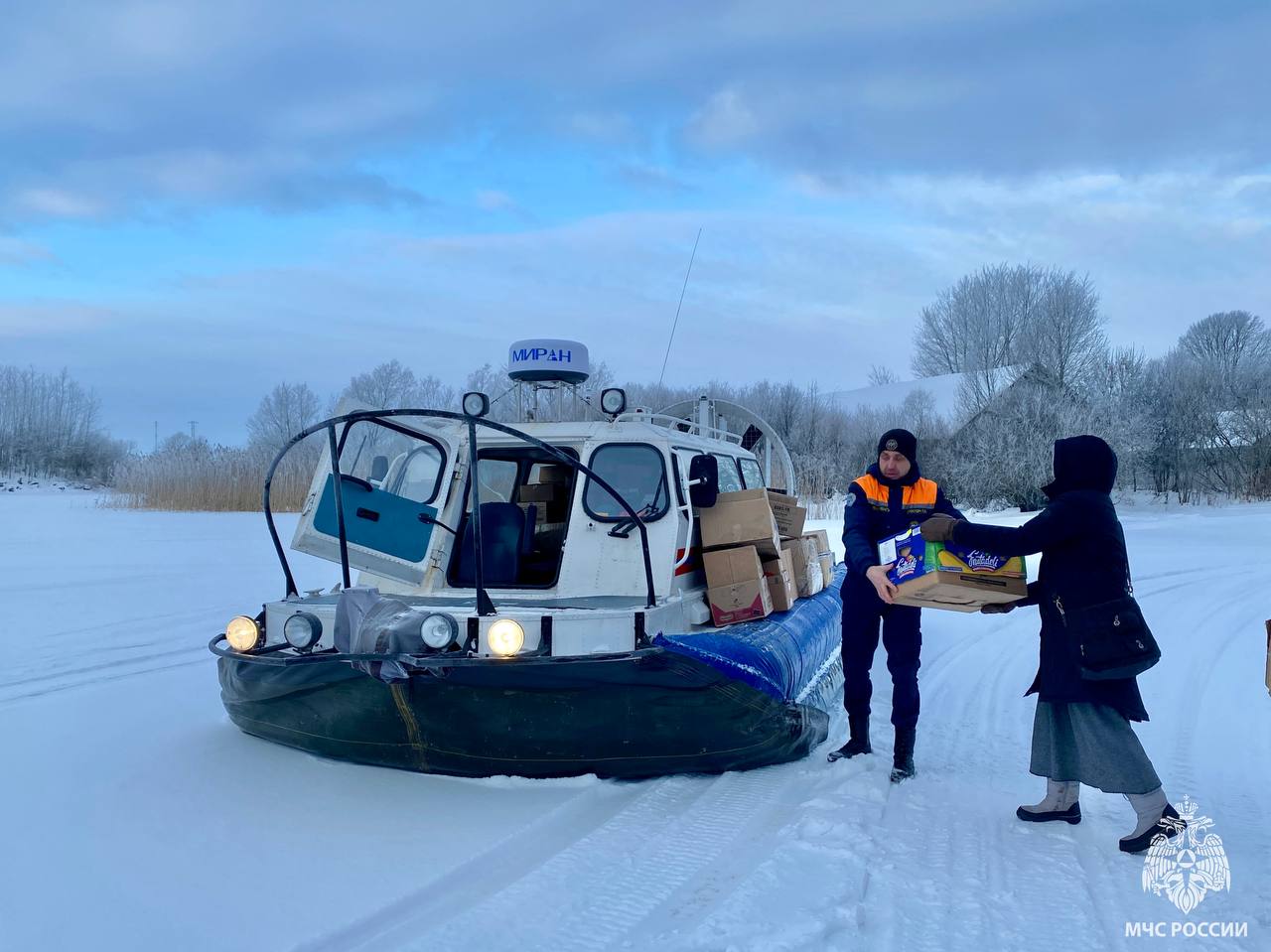 Помощь с материка. Во время сезонных рисков любая попытка пересечь водоем может обернуться трагедией Помощь с материка. Во время сезонных рисков любая попытка пересечь водоем может обернуться трагедией