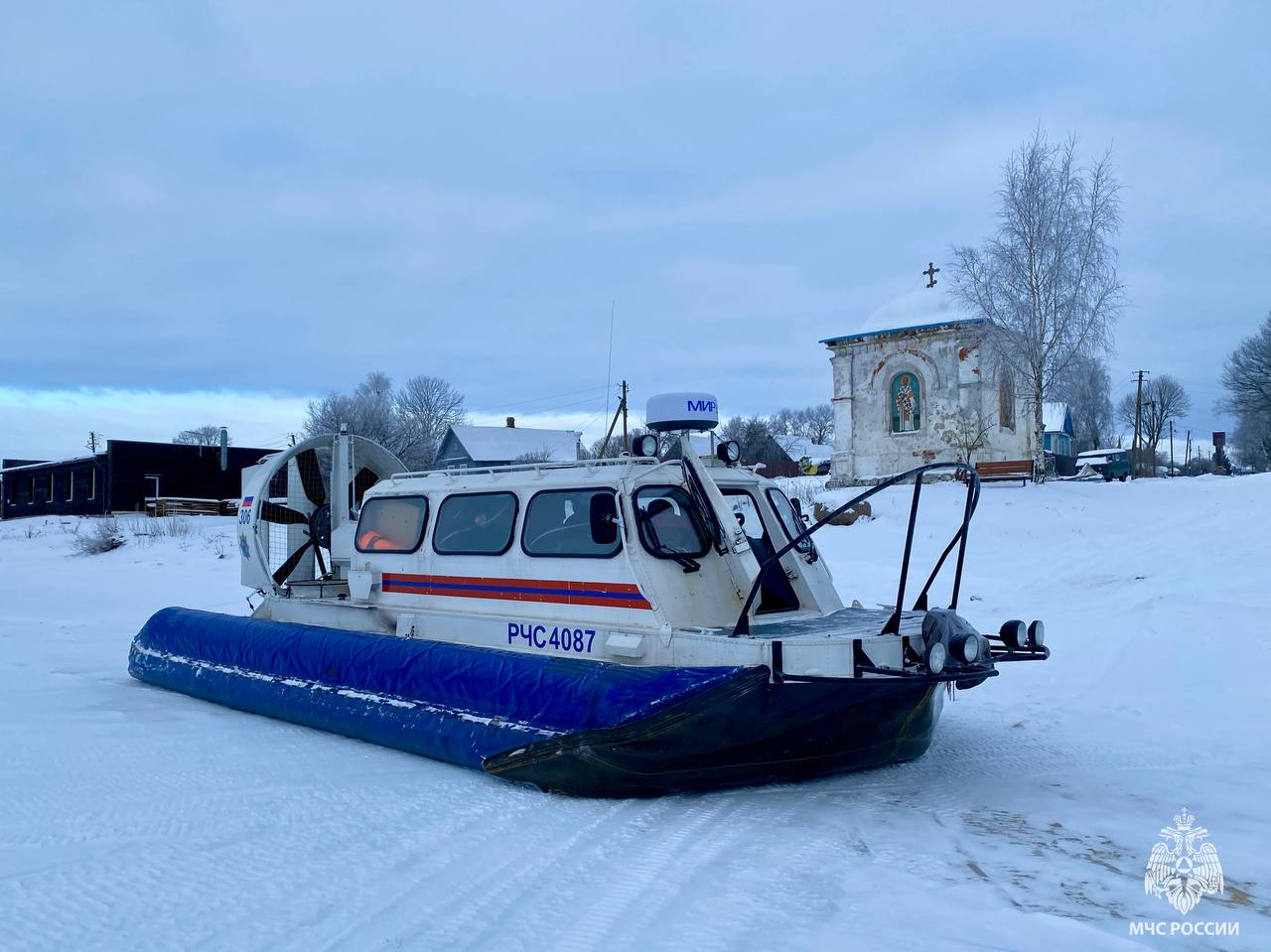 Помощь с материка. Во время сезонных рисков любая попытка пересечь водоем может обернуться трагедией Помощь с материка. Во время сезонных рисков любая попытка пересечь водоем может обернуться трагедией