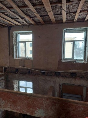 В Пушкинских Горах при ремонте библиотеки нашли стальную балку 1901 года