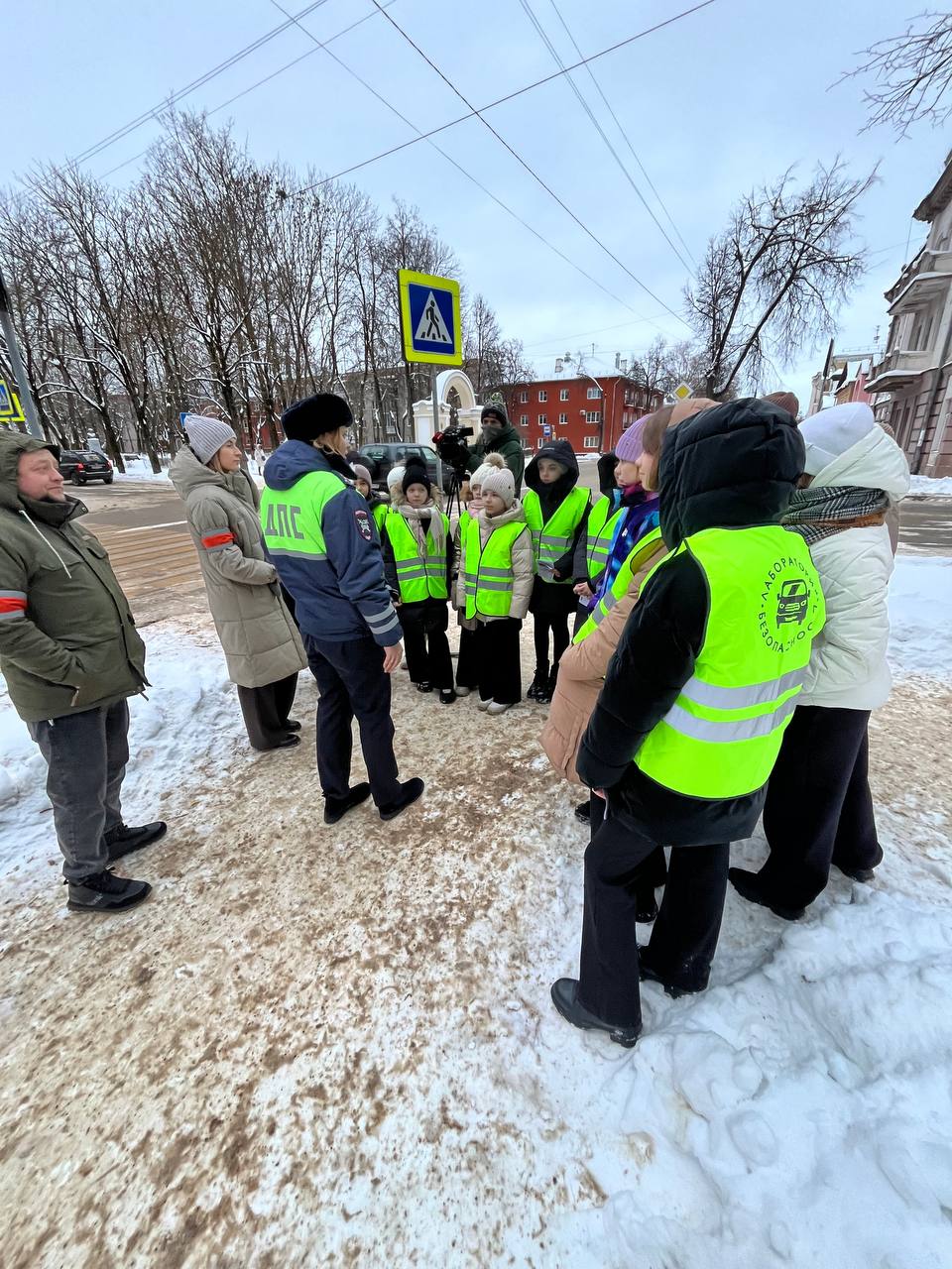 В Великих Луках прошла акция «Ты и зимняя дорога» В Великих Луках прошла акция «Ты и зимняя дорога»