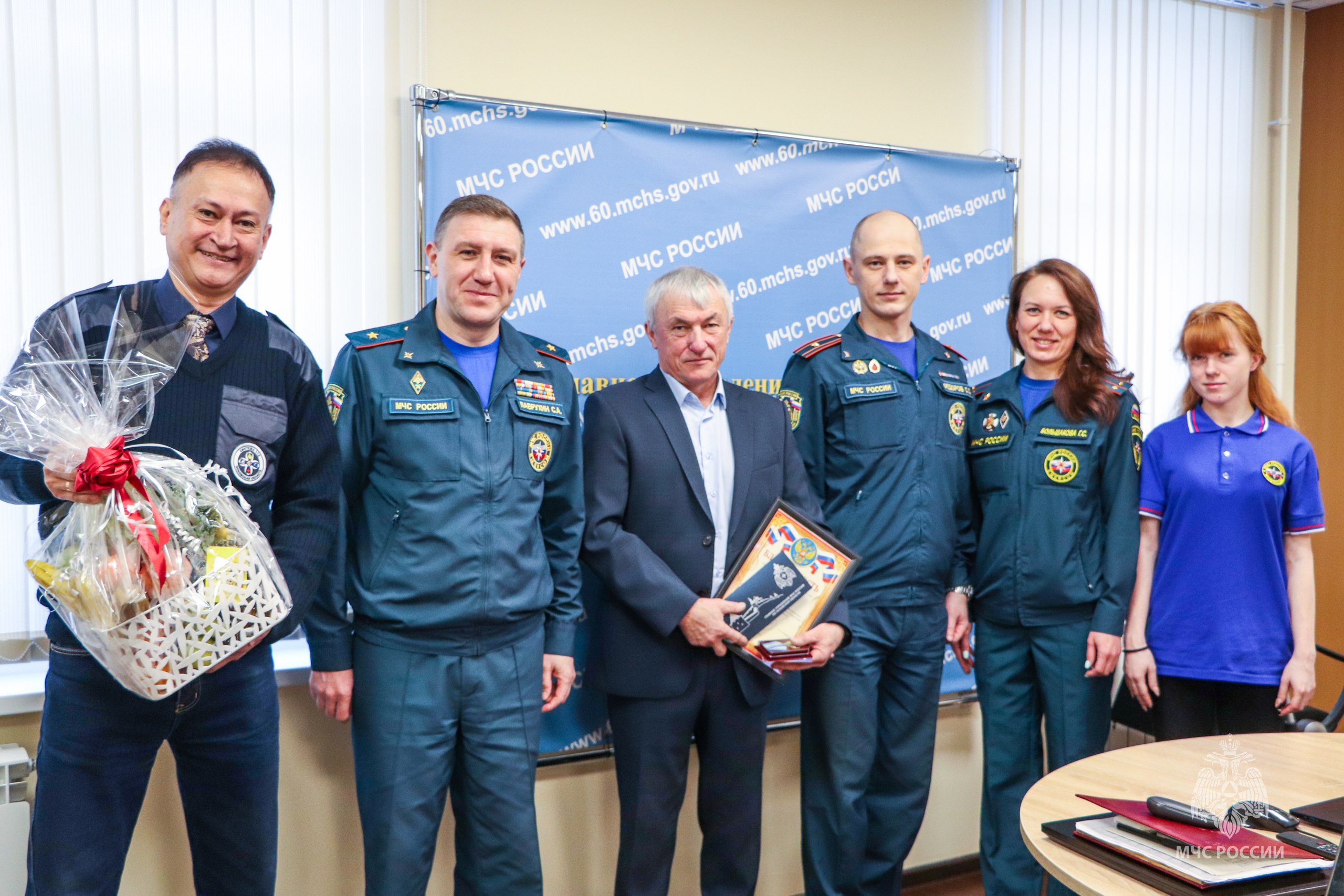 Поздравление юбиляра. Сегодня коллектив Главного управления МЧС России по Псковской области поздравил с 60-летним юбилеем ветерана пожарной охраны Фёдорова Станислава Владимировича Поздравление юбиляра. Сегодня коллектив Главного управления МЧС России по Псковской области поздравил с 60-летним юбилеем ветерана пожарной охраны Фёдорова Станислава Владимировича