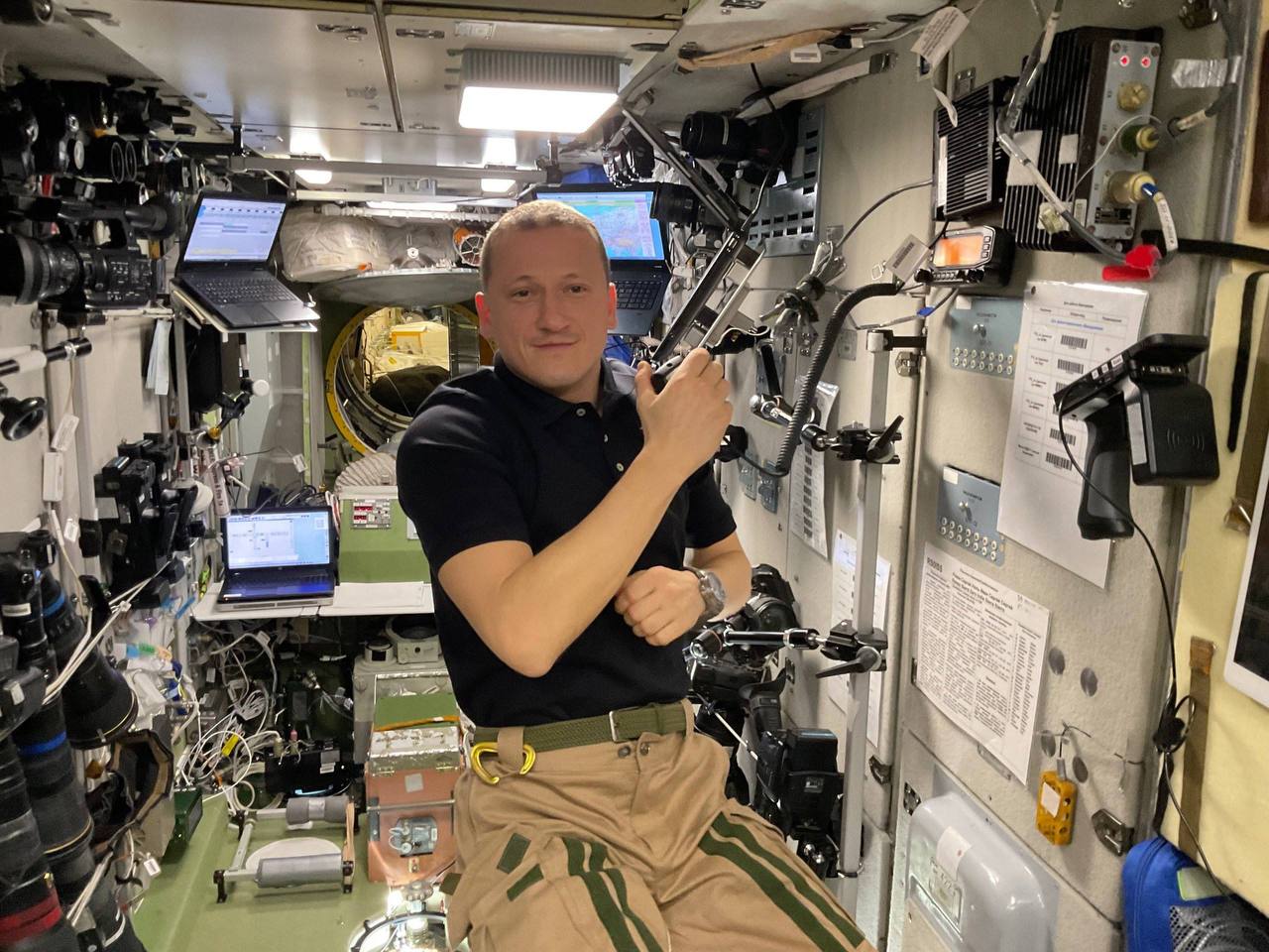 Елкин Борис: Иногда субботний вечер может стать билетом в космос