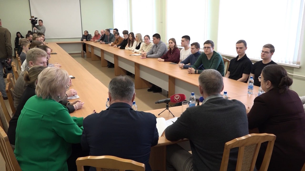 Будущее аграрной отрасли: Александр Козловский встретился со студентами Великолукской сельхозакадемии