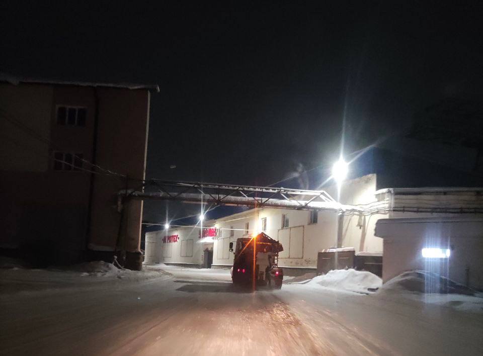 В Великих Луках продолжается сильный снегопад В Великих Луках продолжается сильный снегопад