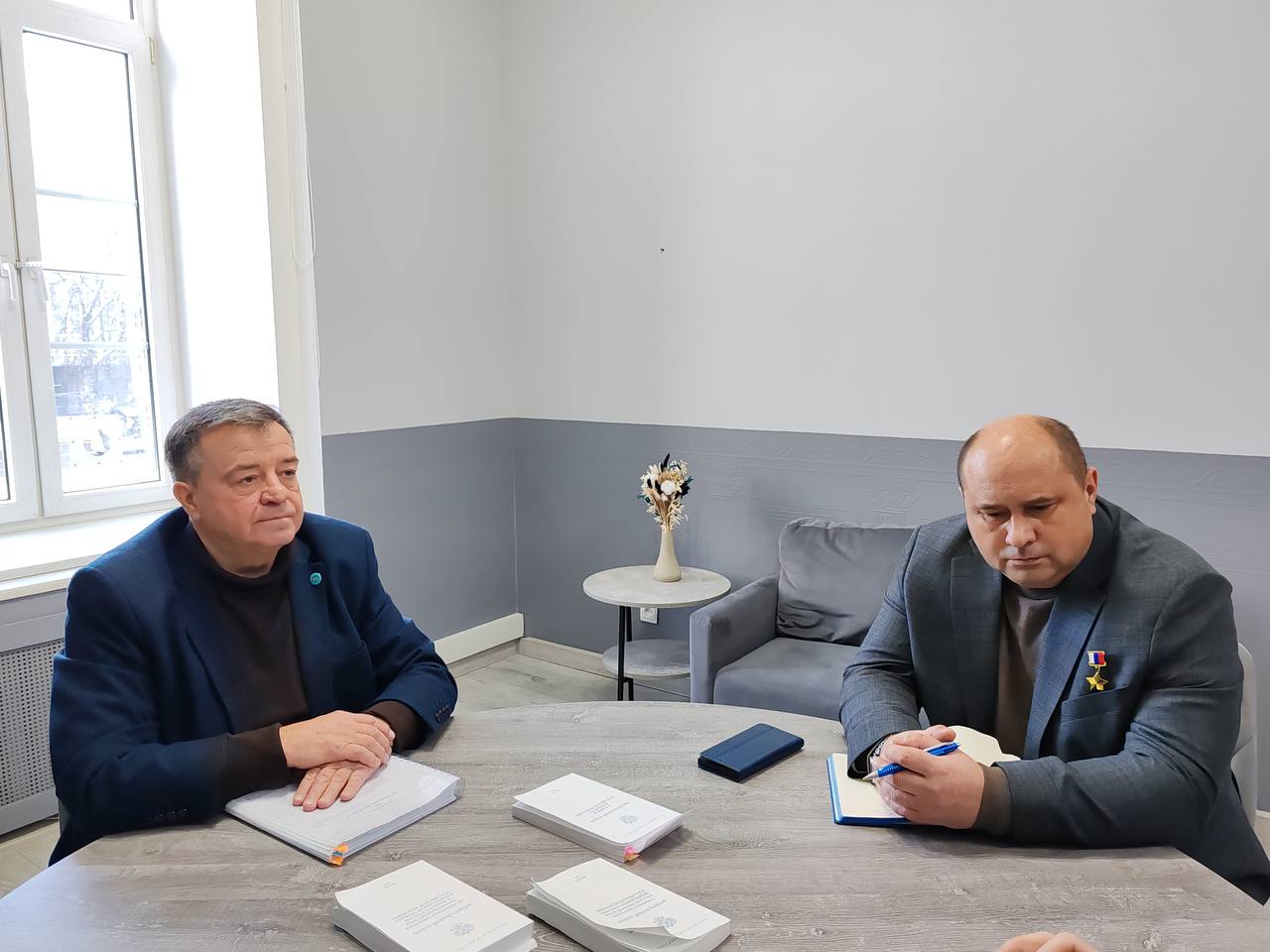 О работе Избирательной комиссии Псковской области рассказали участнику кадровой программы «Время героев» О работе Избирательной комиссии Псковской области рассказали участнику кадровой программы «Время героев»