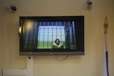 Среднемесячная зарплата врачей в системе ОМС в 2025 году составила 147 тыс