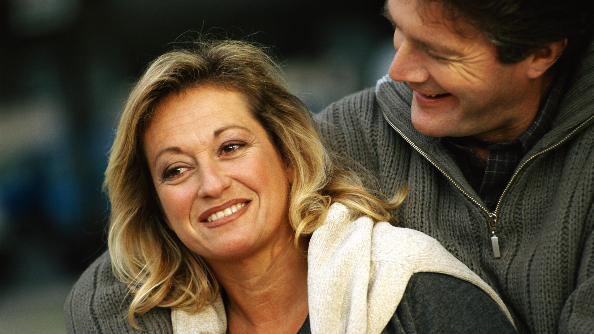 Стилист советует женщинам за 50 эти окрашивания: молодят в два счета