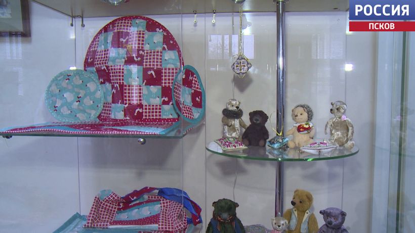 В Псковском доме ремесел открылась выставка "На крыльях русских традиций" В Псковском доме ремесел открылась выставка "На крыльях русских традиций"