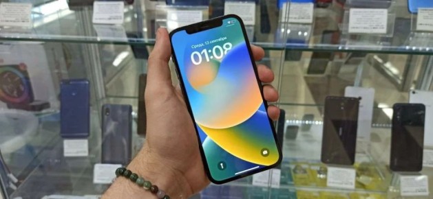 Производители смартфонов из Китая разослали российским партнерам уведомления о повышении цен на свою продукцию в феврале, сообщили «Известиям» два источника, близких к одному из ритейлеров и к одному из дистрибьюторов